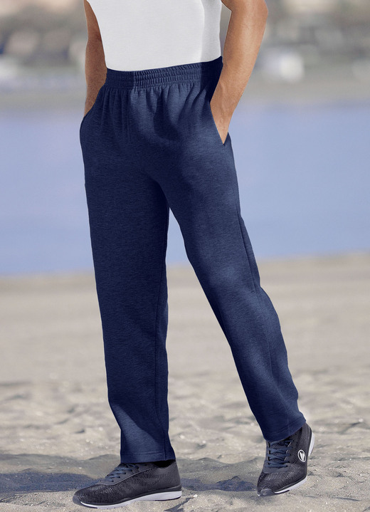 Vrijetijdbroeken - Joggingbroek van zuiver katoen in 5 kleuren Vrijetijdbroeken - Joggingbroek van zuiver katoen in 5 kleuren, in Größe 046 bis 058, in Farbe MARINE