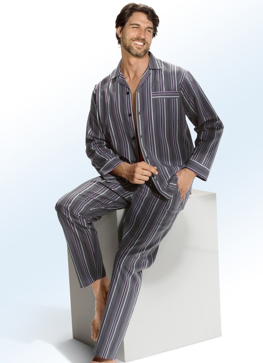 Pyjama's - Pyjama, doorgeknoopt, gemaakt van geweven stof met een gestreept dessin Pyjama's - Pyjama, doorgeknoopt, gemaakt van geweven stof met een gestreept dessin, in Größe 046 bis 060, in Farbe GRAFIET-MEERKLEURIG