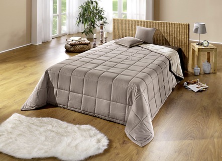 Sprei met geruite quilting en lintbinding