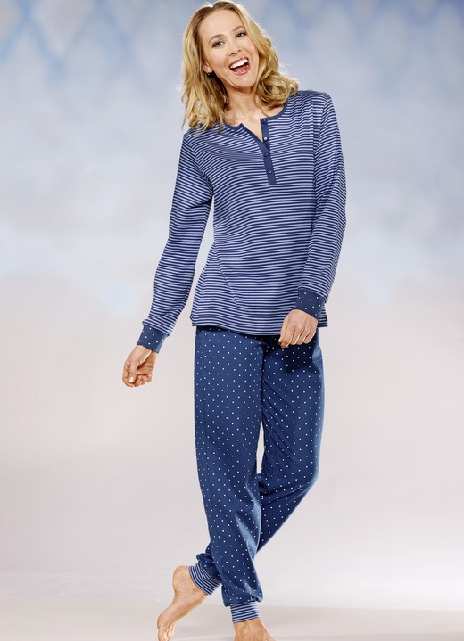 Pyjama's & shorty's - Interlock pyjama met een knoopsluiting en manchetten, in Größe 032 bis 050, in Farbe INDIGO-LICHTBLAUW Ansicht 1