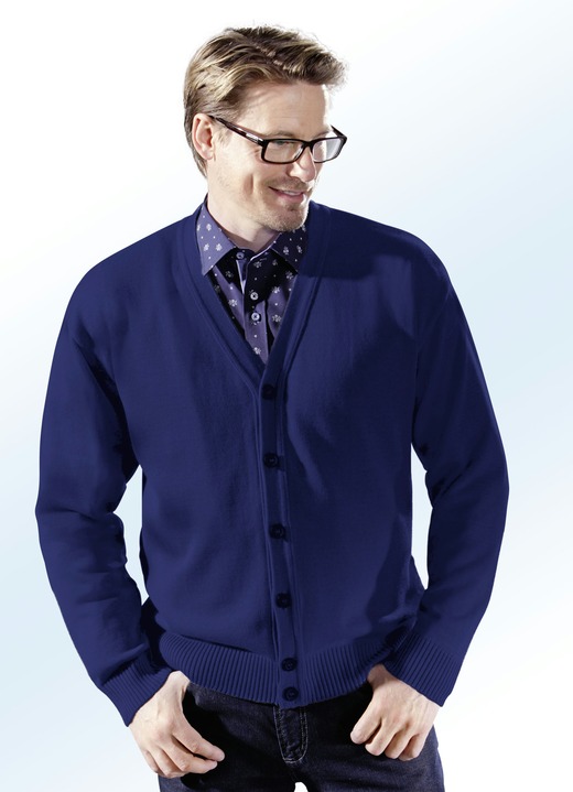 Vesten - Cardigan met volledige knoopsluiting in 5 kleuren Vesten - Cardigan met volledige knoopsluiting in 5 kleuren, in Größe 044 bis 062, in Farbe MARINE