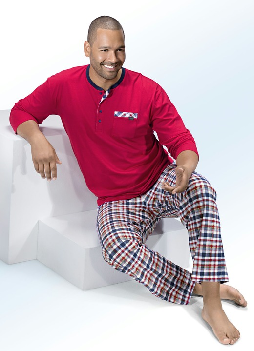 Pyjama's - Pyjama met knoopsluiting, borstzak en geruit dessin Pyjama's - Pyjama met knoopsluiting, borstzak en geruit dessin, in Größe 046 bis 060, in Farbe ROOD-MEERKLEURIG