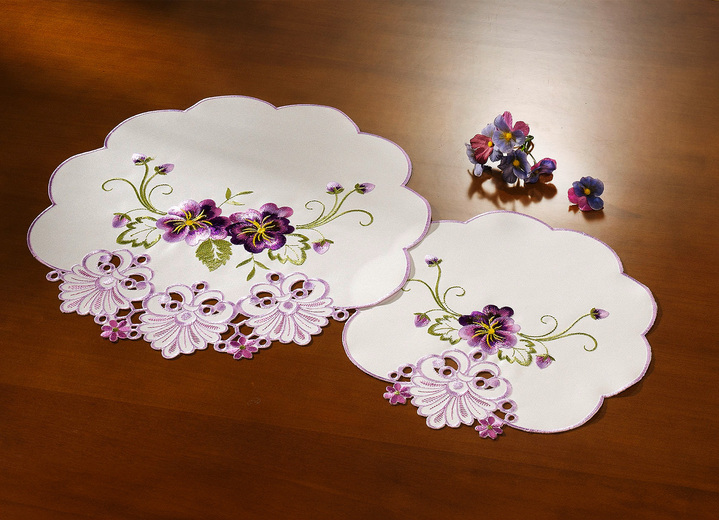 Tafellakens - Tafel- en kamerdecoratie met bloemen in kantlook, in Größe 102 (Loper, 40/85 cm) bis 404 (Kussensloop, 40/40 cm), in Farbe SEKT Ansicht 1