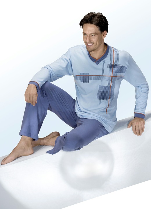Inspiratie - Pyjama met V-hals, geplaatste opdruk en open boorden aan de pijpen Inspiratie - Pyjama met V-hals, geplaatste opdruk en open boorden aan de pijpen, in Größe 046 bis 106, in Farbe LICHTBLAUW-BLAUW