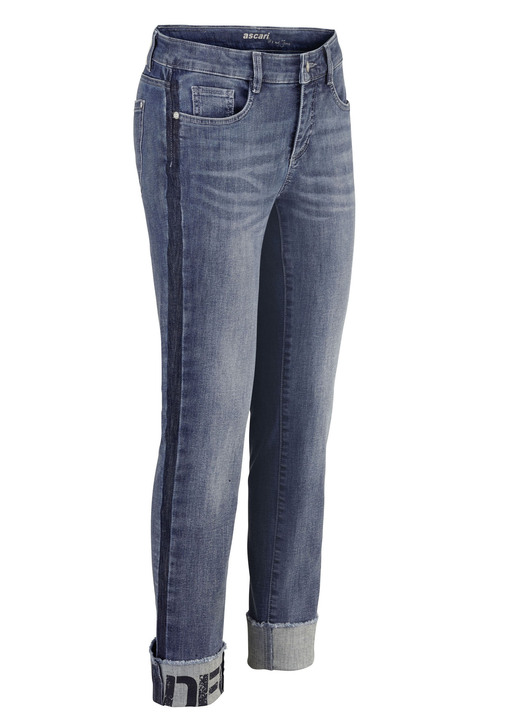 - Jeans met franjezoom en opschrift op één been, in Größe 017 bis 050, in Farbe JEANSBLAU Ansicht 1