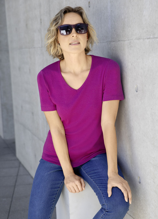 Korte mouw - Shirt met hoog draagcomfort in 8 kleuren Korte mouw - Shirt met hoog draagcomfort in 8 kleuren, in Größe 034 bis 052, in Farbe MAGENTA