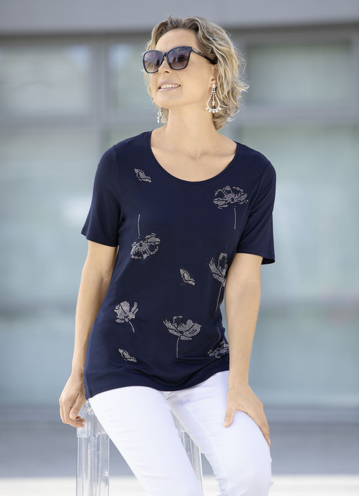 Korte mouw - Uitstekend shirt met decoratieve strassversiering Korte mouw - Uitstekend shirt met decoratieve strassversiering, in Größe 036 bis 052, in Farbe MARIENE