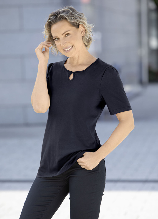 Korte mouw - Shirt met decoratieve halslijn in 3 kleuren, in Größe 036 bis 052, in Farbe MARINE Ansicht 1