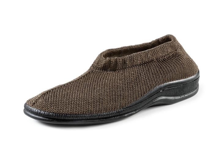 Instappers & veterschoenen - Slippers gemaakt van elastisch gebreid materiaal Instappers & veterschoenen - Slippers gemaakt van elastisch gebreid materiaal, in Größe 039 bis 045, in Farbe BRUIN