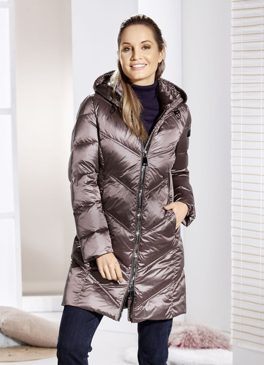 Winterjassen - Korte jas met vaste capuchon, in Größe 034 bis 052, in Farbe MAUVE Ansicht 1