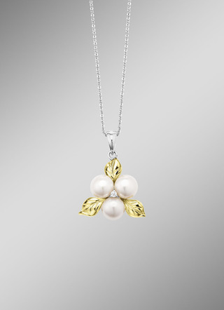 Bloeiende schoonheid: hanger met schelpparels en synthetische zirkonia