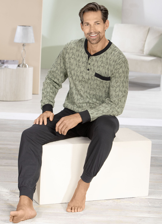 Pyjama's - Comte pyjama met knoopsluiting en manchetten Pyjama's - Comte pyjama met knoopsluiting en manchetten, in Größe 046 bis 062, in Farbe OLIV-SCHWARZ