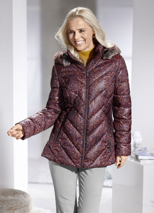 Winterjassen - Jas met imitatiebontvoering in de capuchon, in Größe 036 bis 052, in Farbe AUBERGINE-BUNT Ansicht 1