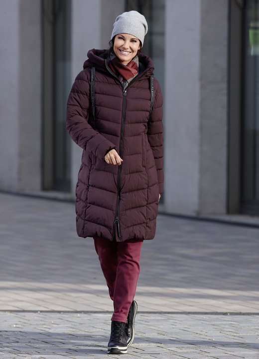 Winterjassen - Korte jas met tweewegrits, in Größe 036 bis 048, in Farbe AUBERGINE Ansicht 1