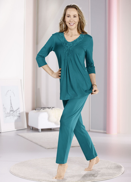 Pyjama's & shorty's - Laurina pyjama met rijkelijk motiefkant, in Größe 036 bis 054, in Farbe PETROL Ansicht 1