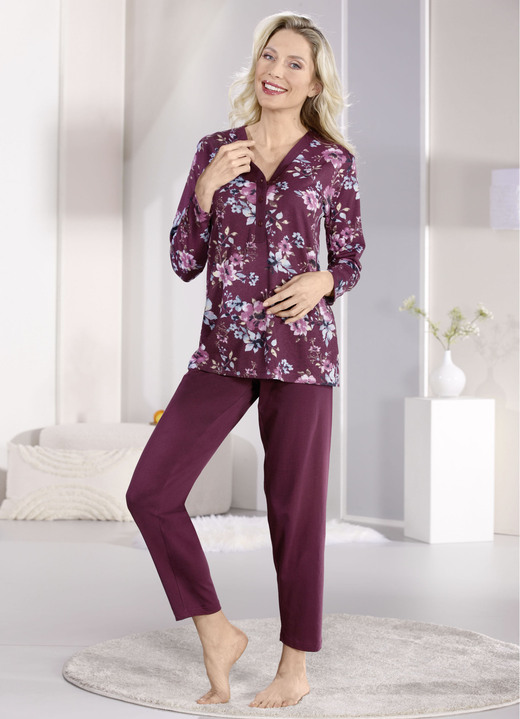 Pyjama's & shorty's - Pyjama met paneel, knoopsluiting en lange mouwen, in Größe 036 bis 054, in Farbe BORDEAUX-BEERE-BUNT Ansicht 1