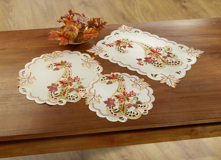 Woonaccessoires - Kleurrijk geborduurde tafel- en kamerdecoratie, in Größe 101 (Kleedje, 35 x 50 cm) bis 404 (Kussensloop, 40 x 40 cm), in Farbe ECRU-BUNT Ansicht 1
