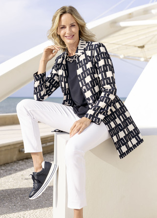 Blazer met een interessante halslijnoplossing