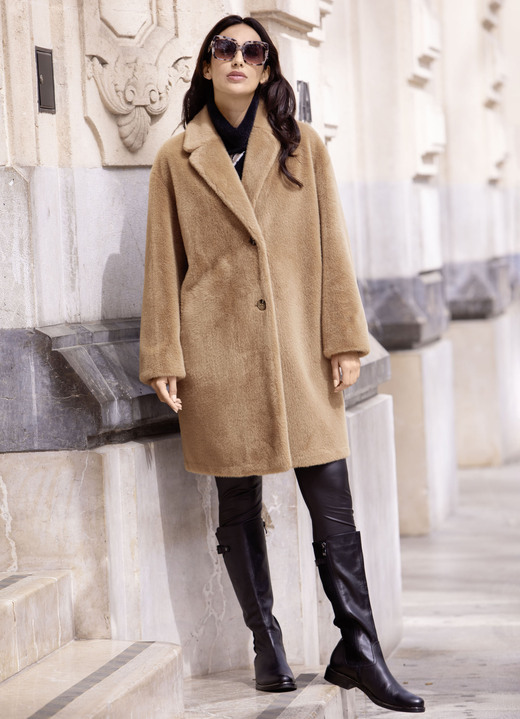 Faux Fur jassen - Korte jas met schuine zakken, in Größe 036 bis 052, in Farbe CAMEL Ansicht 1