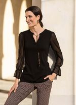 Shirt met bijzondere halslijnverwerking in 2 kleuren ZWART