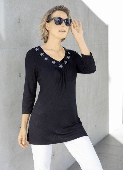 Mooi lang shirt met strass-versiering 