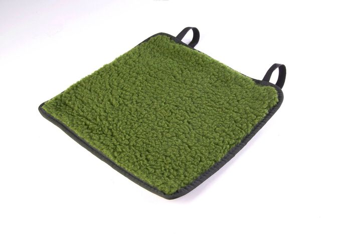 Oprolbaar scheerwollen zitkussen 