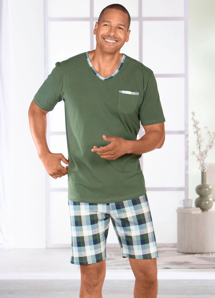 Shorty, 3-delig, met twee tops en &eacute;&eacute;n broek 