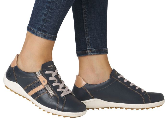 Remonte veterschoen van gedeeltelijk gebosseleerd nappaleer 