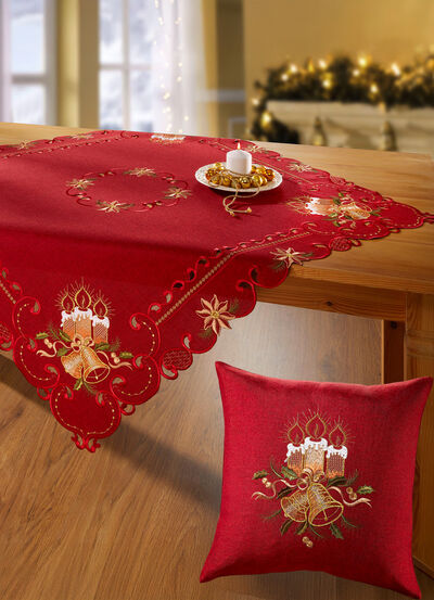 Rijkelijk geborduurde tafel- en kamerdecoratie 