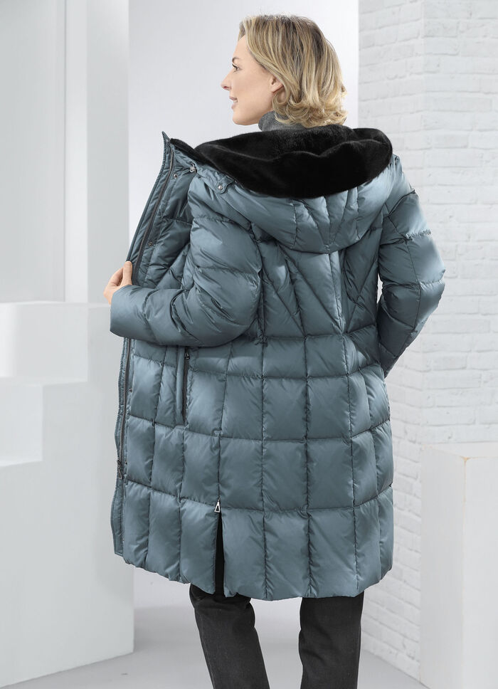 Korte donsjas met vaste capuchon SPARRENGROEN