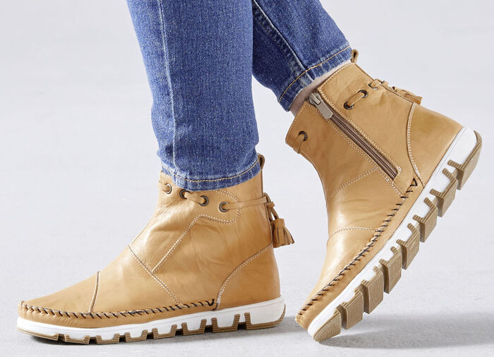 Gemini mocassin enkellaarsjes van rundnappaleer met een gerimpelde structuur GEEL