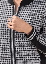 Blousejasje met pied-de-poulemotief 