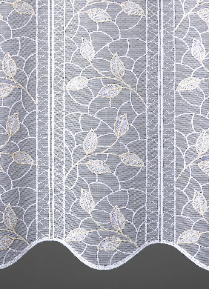 Kort gordijn met filigraan geborduurd bladmotief 