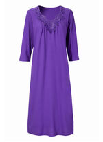 Set van twee nachthemden met gebloemd kant en ruches 