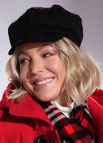 Elegante dames krantenjongenspet met elastiek aan de achterkant ZWART