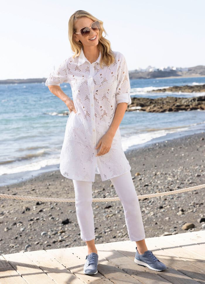 Tuniek met oogjesborduurwerk 