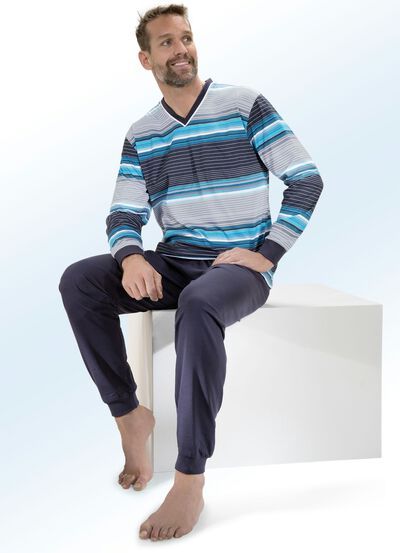 Pyjama met gestreept dessin, V-hals en borstzak 