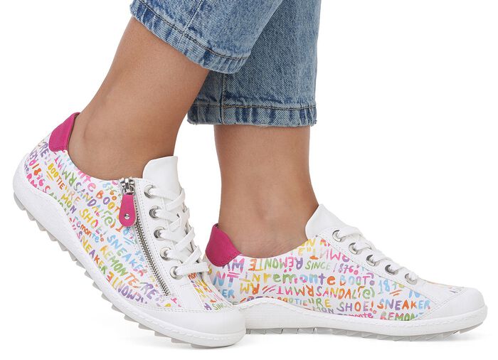 Remonte sneakers gemaakt van gecoat leer met stoere print 