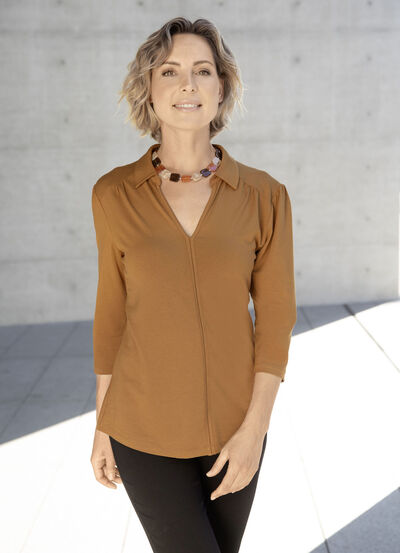 Poloshirt met decoratieve bies in 2 kleuren 