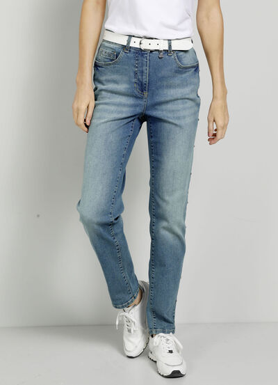 Jeans met klinknagels langs de zijnaad 