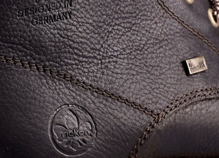 Rieker veterlaars met warme voering van lamsleer en pluche materiaal 