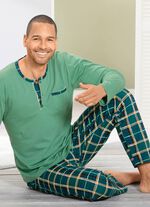 Pyjama met contrasterende bies op de knoopsluiting en borstzak 