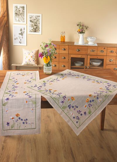 Prachtig geborduurde tafel- en kamerdecoratie 