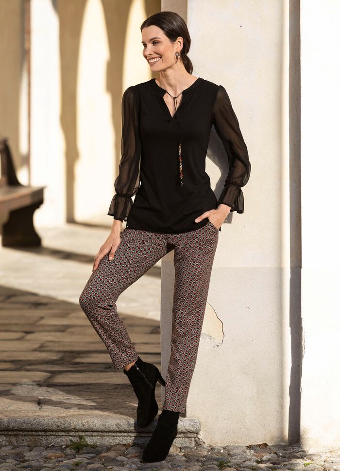 Shirt met bijzondere halslijnverwerking in 2 kleuren ZWART