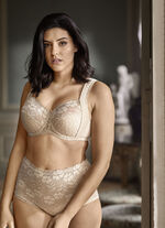 Miss Mary lijfjeslipje met elastisch kant eronder aan de voorkant BEIGE