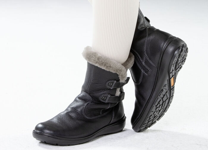 Gevoerde dames enkellaarsjes, winterschoenen, met lamsvacht ZWART