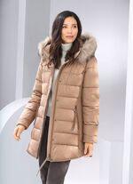 Functioneel jack met figuurvriendelijk lengtequiltwerk aan de zijkanten 