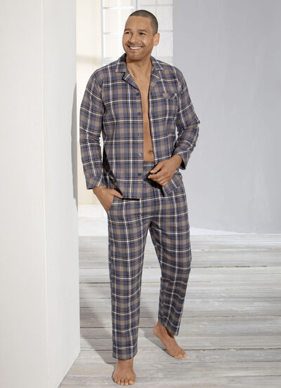 Pyjama, met volledige knoopsluiting, met reverskraag en borstzakje  Pyjama, met volledige knoopsluiting, met reverskraag en borstzakje