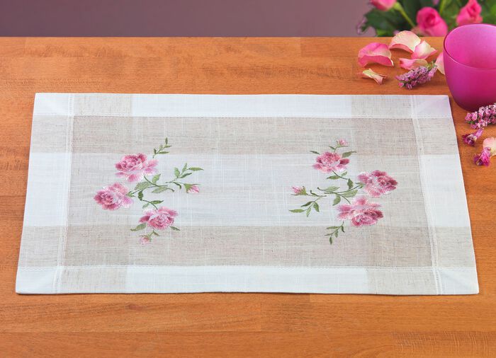 Geborduurde tafel- en kamerdecoratie 