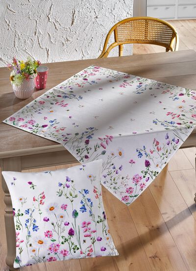 Tafel- en kamerdecoratie met weidebloem-dessin 